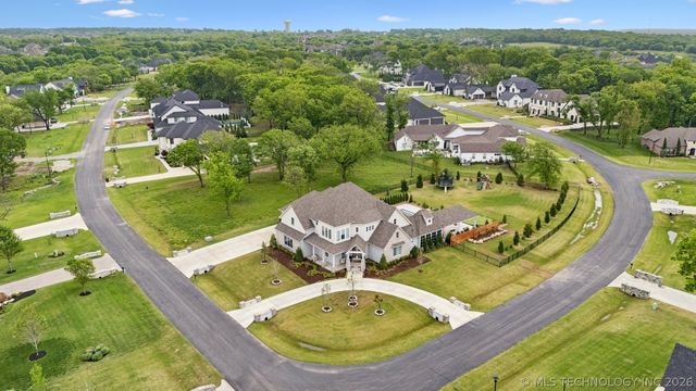 17776 E Falcon Pass, Owasso, OK 74055