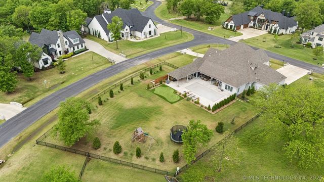 17776 E Falcon Pass, Owasso, OK 74055