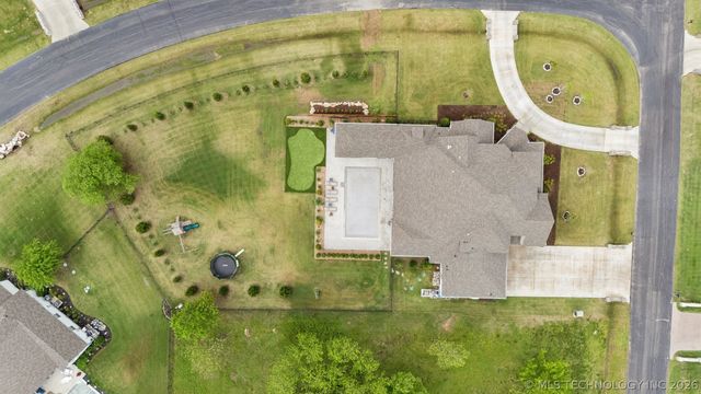17776 E Falcon Pass, Owasso, OK 74055