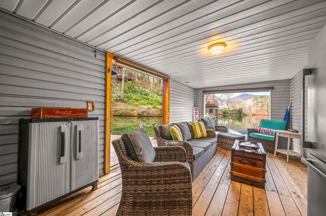 1028 E Lakeshore Drive, Landrum, SC 29356