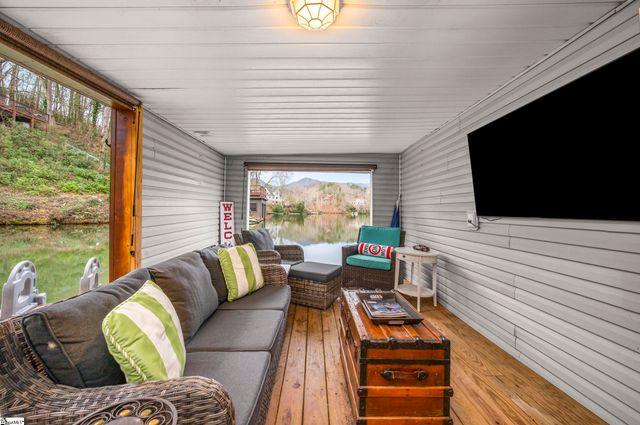 1028 E Lakeshore Drive, Landrum, SC 29356