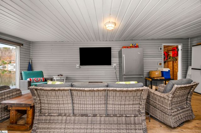 1028 E Lakeshore Drive, Landrum, SC 29356