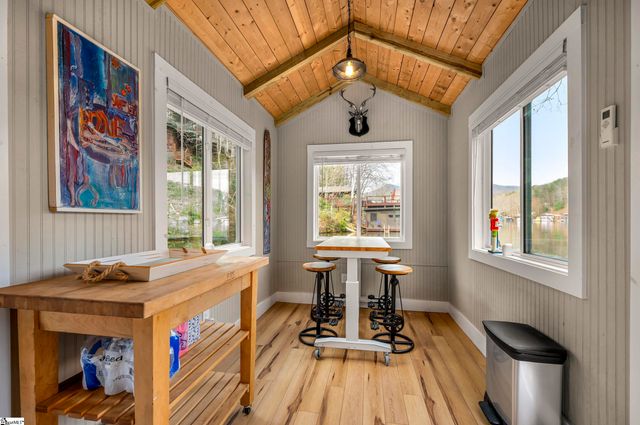 1028 E Lakeshore Drive, Landrum, SC 29356