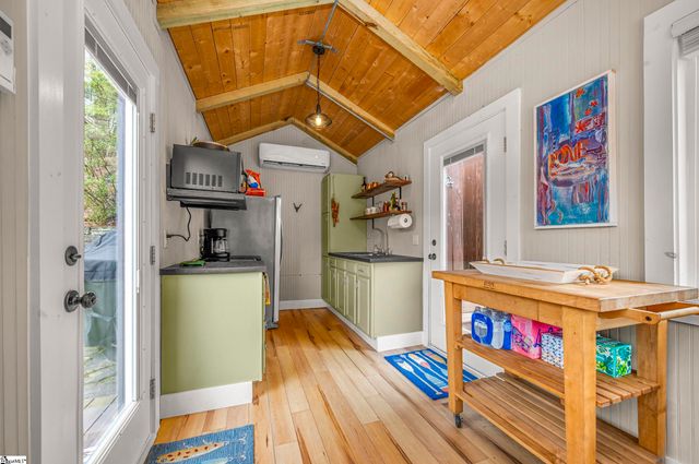 1028 E Lakeshore Drive, Landrum, SC 29356