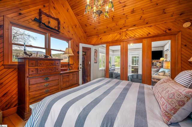 1028 E Lakeshore Drive, Landrum, SC 29356