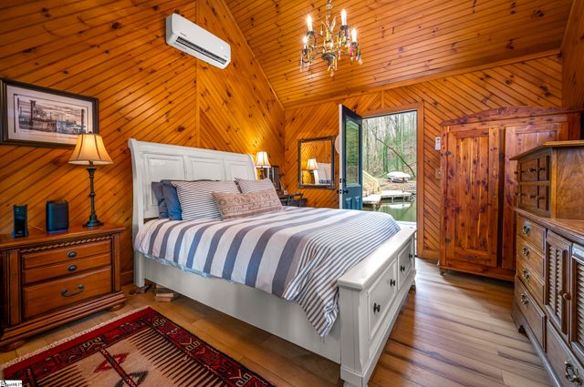 1028 E Lakeshore Drive, Landrum, SC 29356