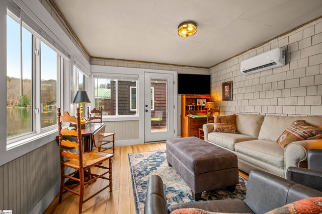 1028 E Lakeshore Drive, Landrum, SC 29356