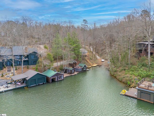 1028 E Lakeshore Drive, Landrum, SC 29356