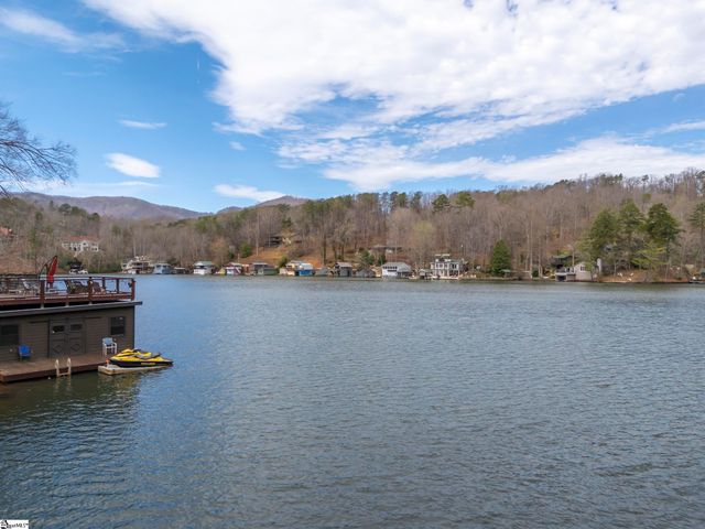 1028 E Lakeshore Drive, Landrum, SC 29356