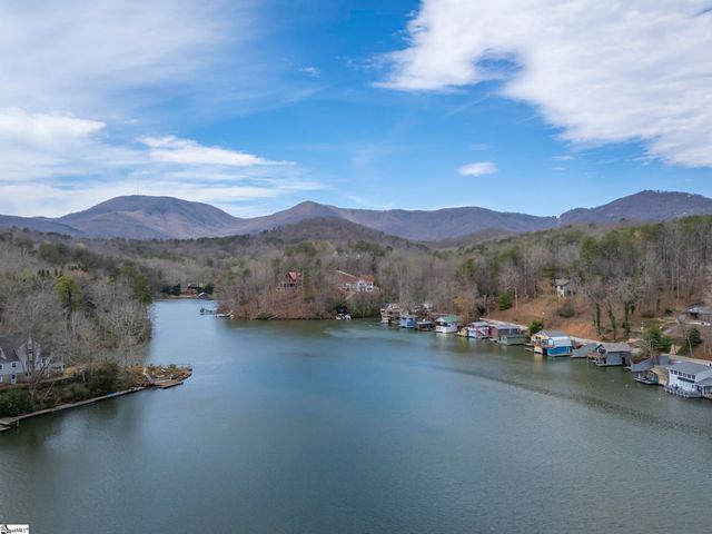 1028 E Lakeshore Drive, Landrum, SC 29356