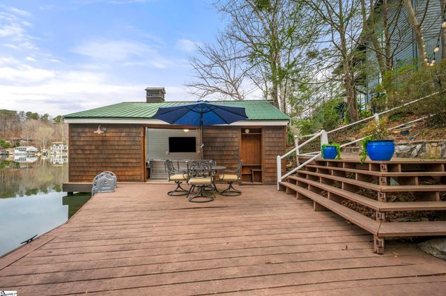 1028 E Lakeshore Drive, Landrum, SC 29356