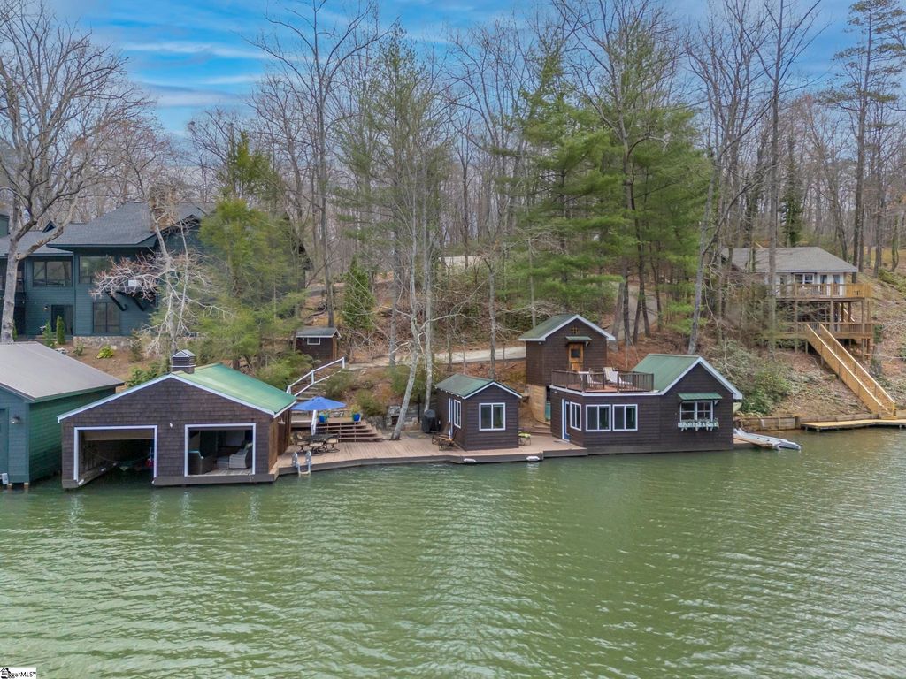 1028 E Lakeshore Drive, Landrum, SC 29356