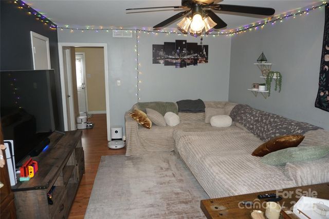 1335 12th Street Drive NW 8, Hickory, NC 28601