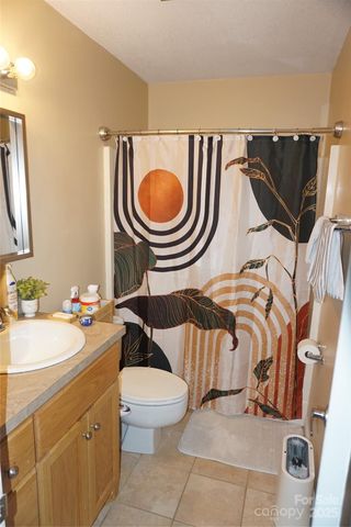 1335 12th Street Drive NW 8, Hickory, NC 28601