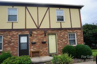 1335 12th Street Drive NW 8, Hickory, NC 28601