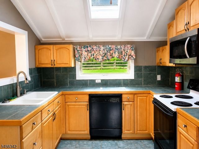 121 Summit Rd, Sparta Twp., NJ 07871