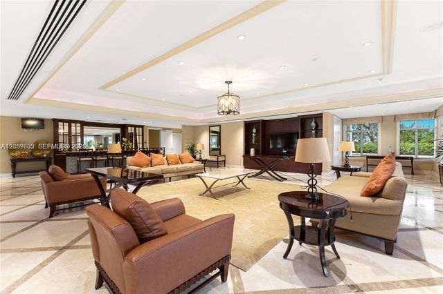 19900 E Country Club Drive 310, Aventura, FL 33180