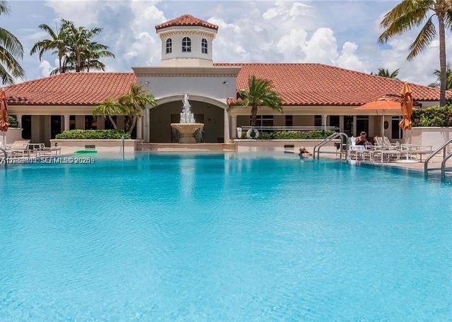 19900 E Country Club Drive 310, Aventura, FL 33180