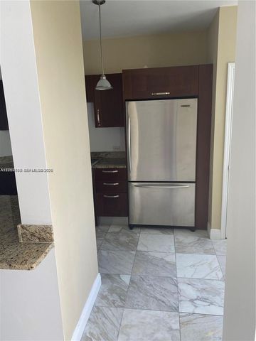 19900 E Country Club Drive 310, Aventura, FL 33180