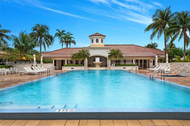 19900 E Country Club Drive 310, Aventura, FL 33180