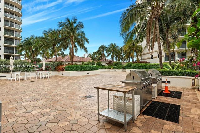 19900 E Country Club Drive 310, Aventura, FL 33180