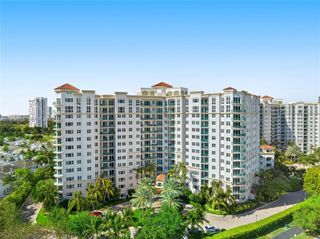 19900 E Country Club Drive 310, Aventura, FL 33180
