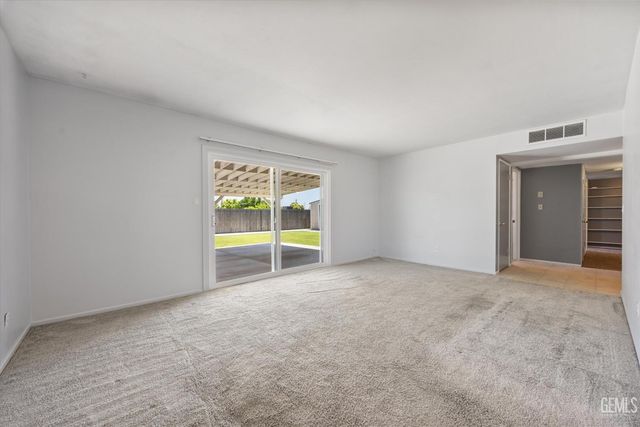 1013 Portal Avenue, Bakersfield, CA 93308