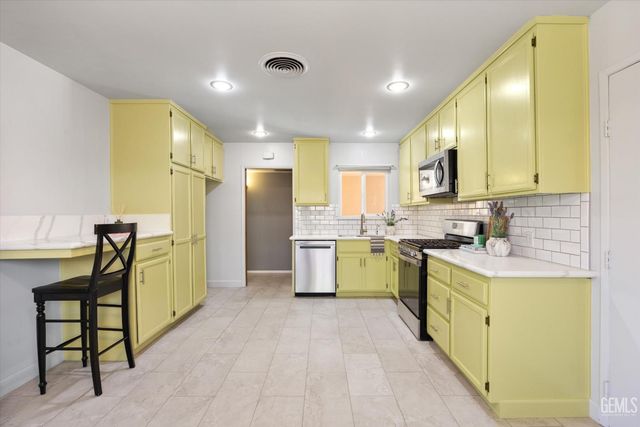 1013 Portal Avenue, Bakersfield, CA 93308