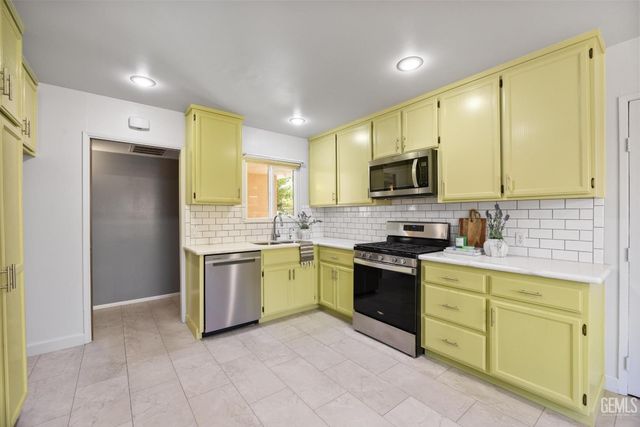 1013 Portal Avenue, Bakersfield, CA 93308