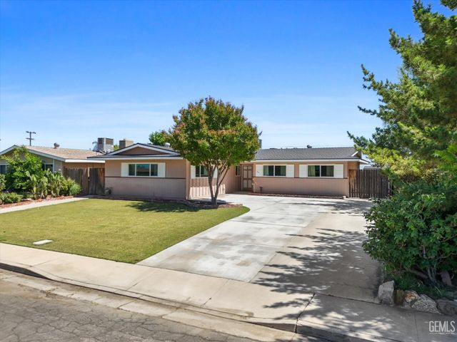 1013 Portal Avenue, Bakersfield, CA 93308