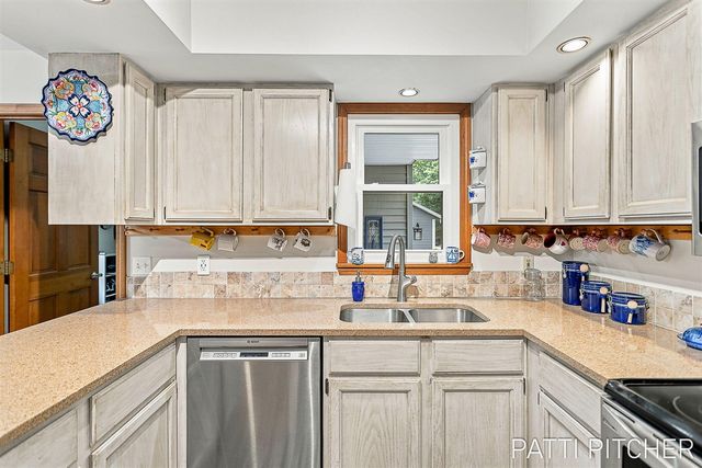 13369 Forest Park Drive, Grand Haven, MI 49417
