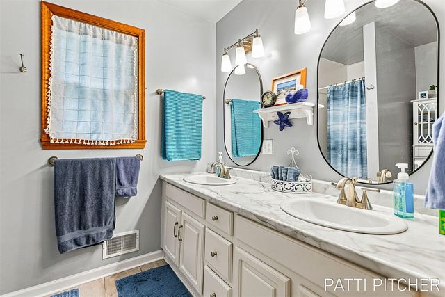 13369 Forest Park Drive, Grand Haven, MI 49417