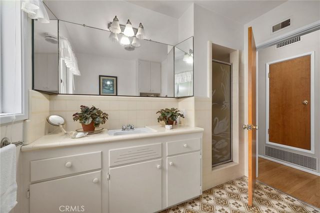 691 N Palm, Upland, CA 91786