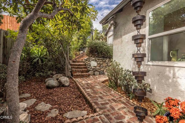 2738 Medlow Avenue, Los Angeles, CA 90065