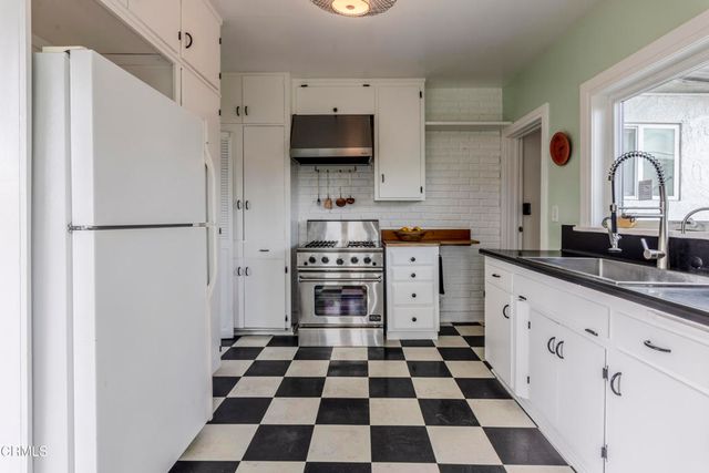 2738 Medlow Avenue, Los Angeles, CA 90065