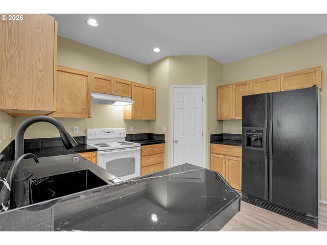 1070 Se NAZOMI Ave, Hillsboro, OR 97123