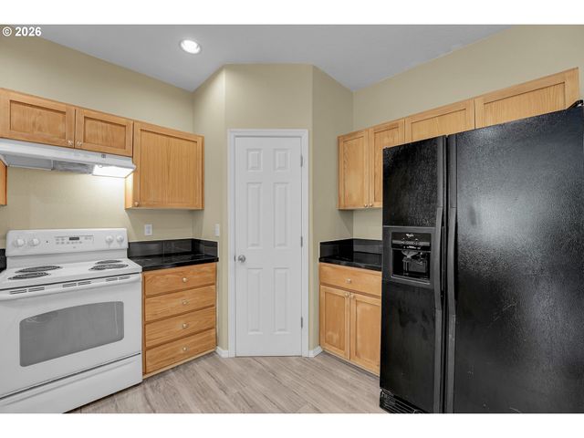 1070 Se NAZOMI Ave, Hillsboro, OR 97123