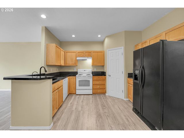 1070 Se NAZOMI Ave, Hillsboro, OR 97123