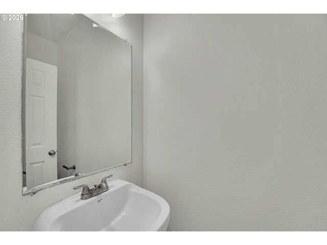1070 Se NAZOMI Ave, Hillsboro, OR 97123
