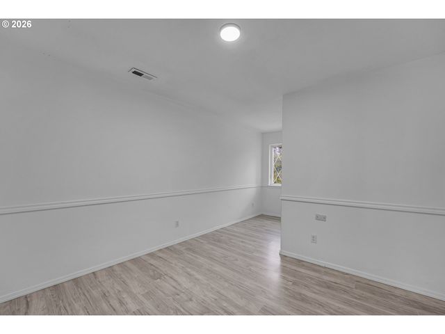1070 Se NAZOMI Ave, Hillsboro, OR 97123