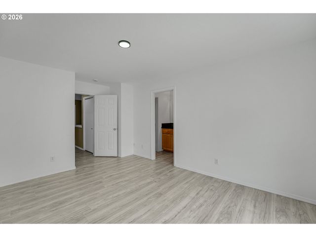 1070 Se NAZOMI Ave, Hillsboro, OR 97123