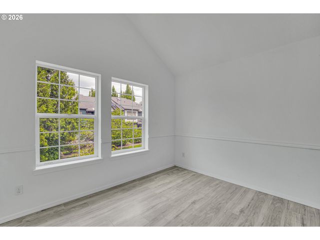 1070 Se NAZOMI Ave, Hillsboro, OR 97123