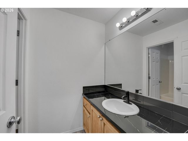 1070 Se NAZOMI Ave, Hillsboro, OR 97123