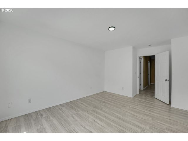 1070 Se NAZOMI Ave, Hillsboro, OR 97123