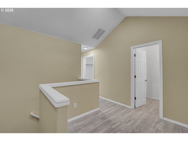 1070 Se NAZOMI Ave, Hillsboro, OR 97123