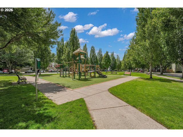 1070 Se NAZOMI Ave, Hillsboro, OR 97123