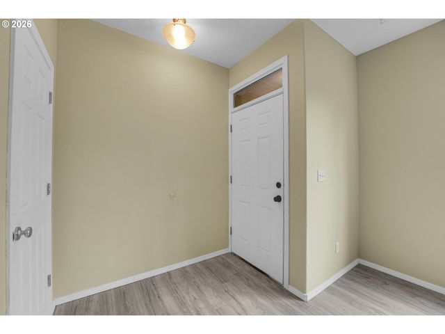 1070 Se NAZOMI Ave, Hillsboro, OR 97123