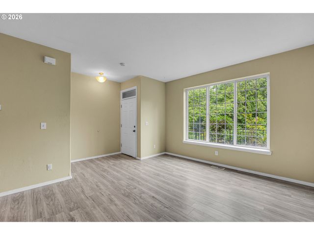 1070 Se NAZOMI Ave, Hillsboro, OR 97123