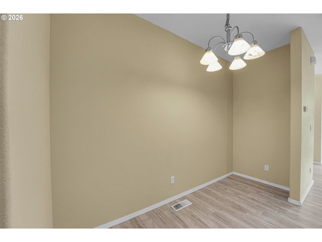 1070 Se NAZOMI Ave, Hillsboro, OR 97123