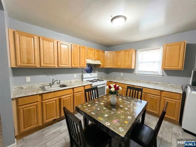 237-239 6th Avenue, Newark, NJ 07107